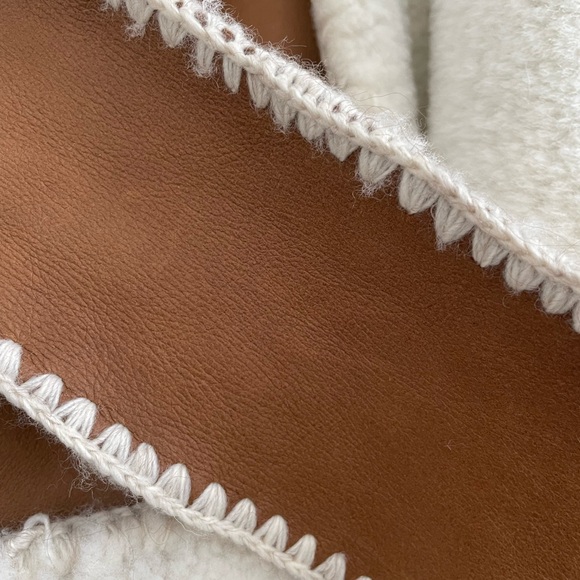 Stylish Brown Leather Jacket with Cream Accents - Picture 5 of 10